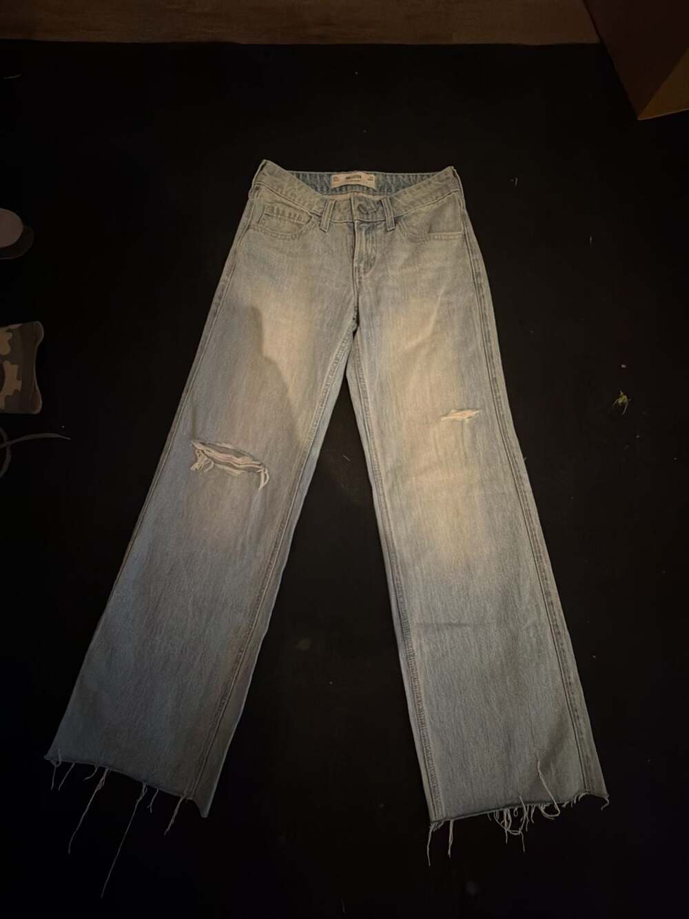 Hollister Low-Rise Baggy Jeans Size 000R Light Wash Distressed